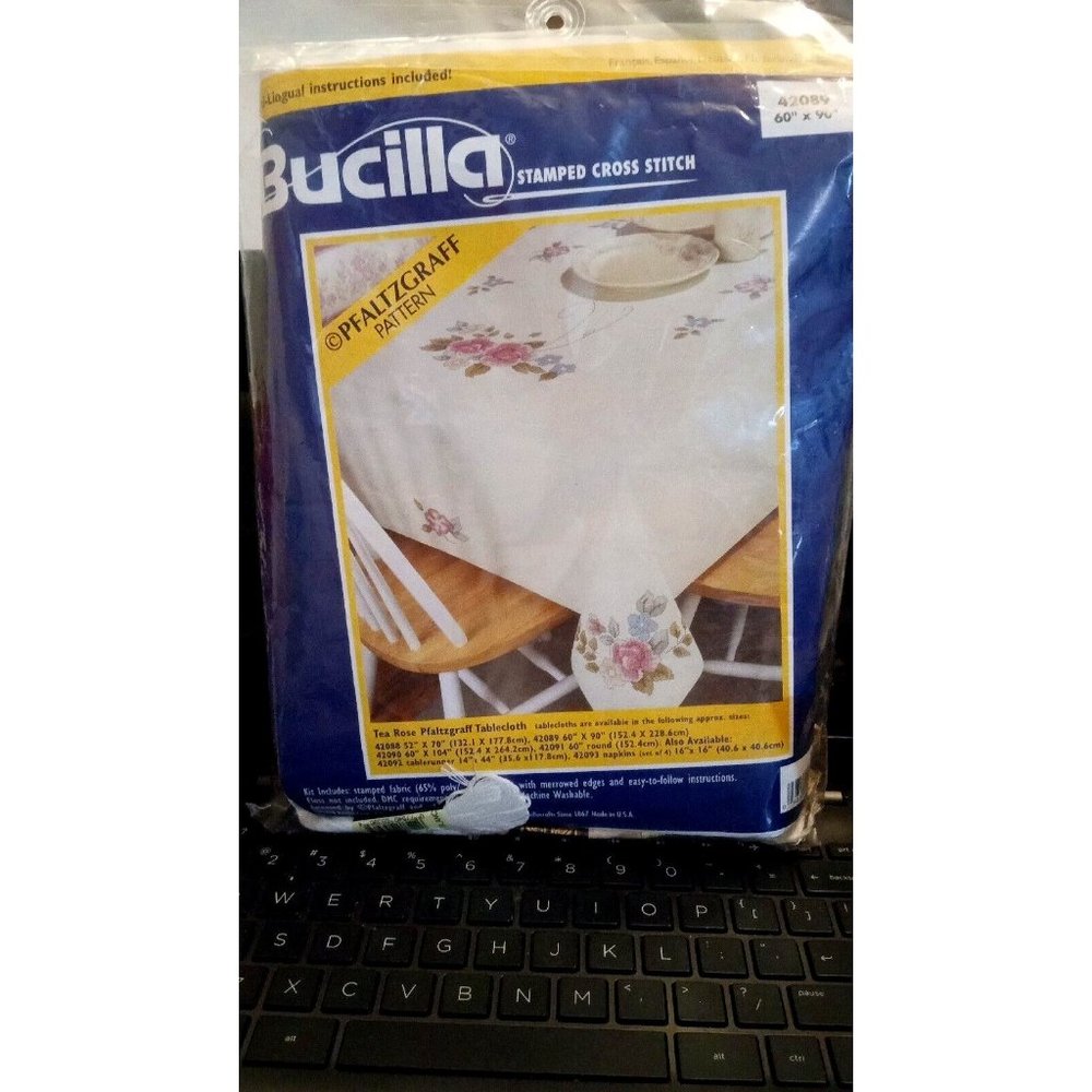 NEW BUCILLA Stamped Tablecloth & NAPKINS  Embroidery TEAROSE PFLATZGRAFF 60x90